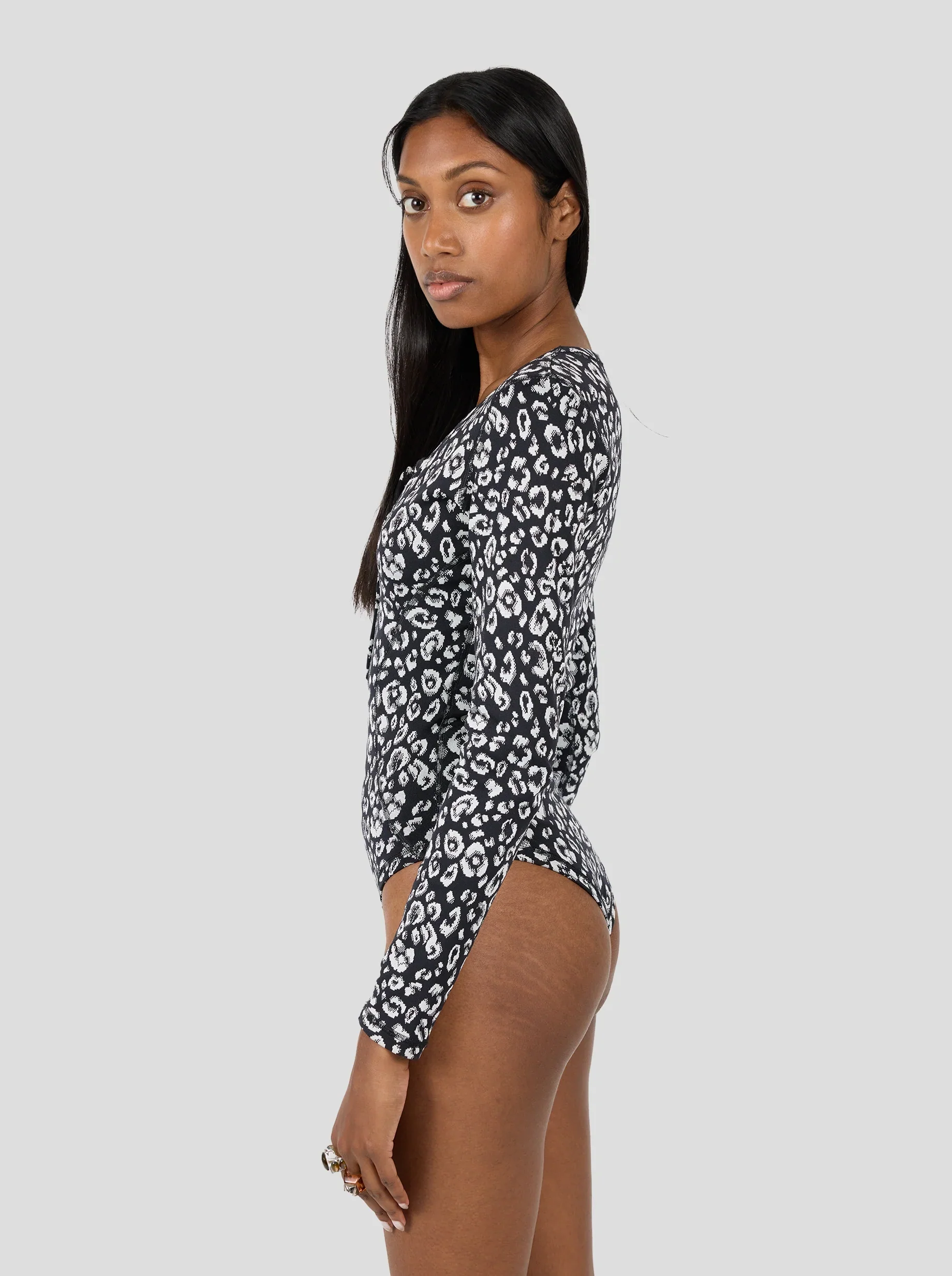 Body Lou En Maillot Léopard Noir Et Blanc - Image 3