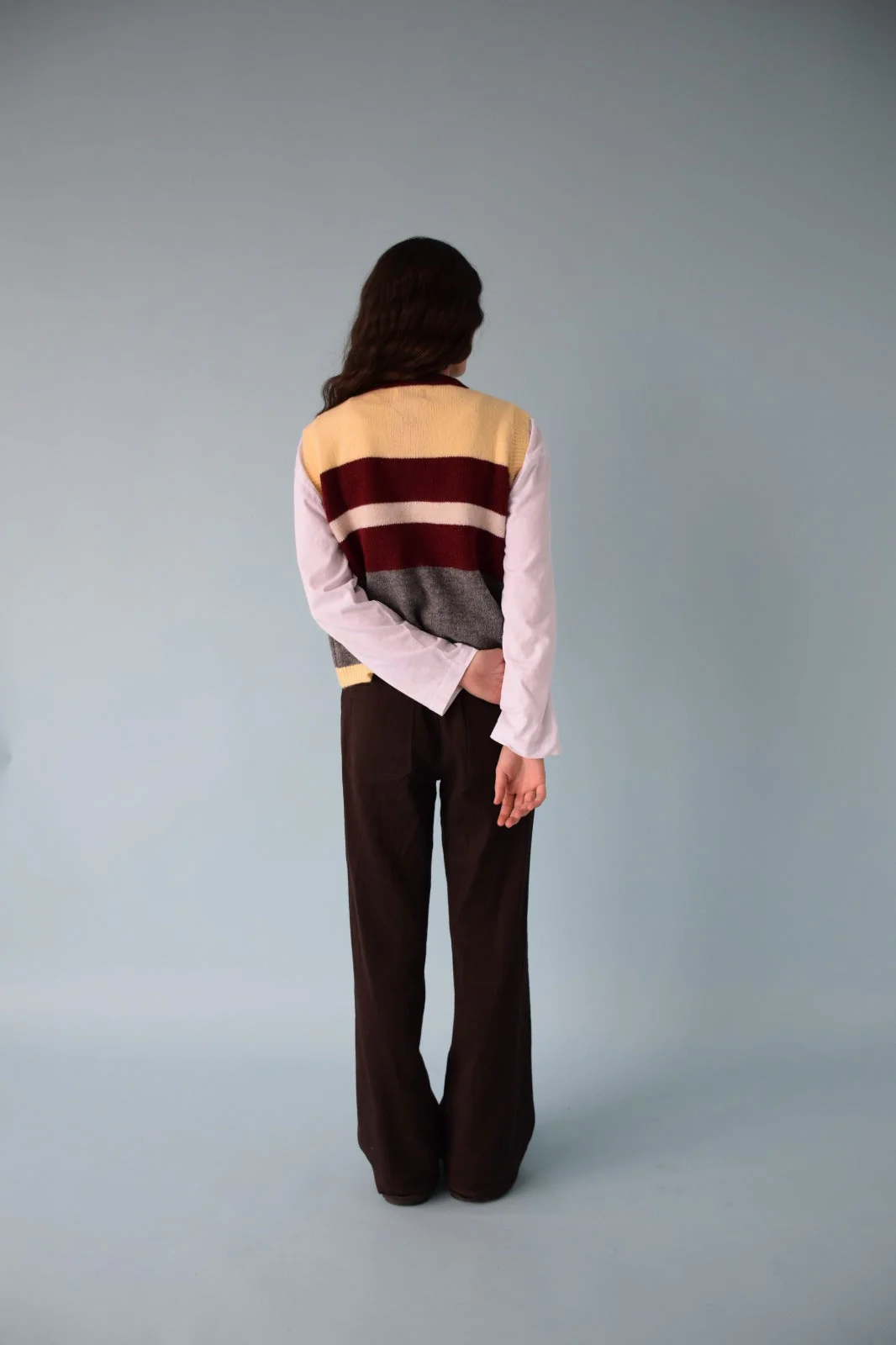Gilet Emilia Amarillo y Burgundy - Image 5