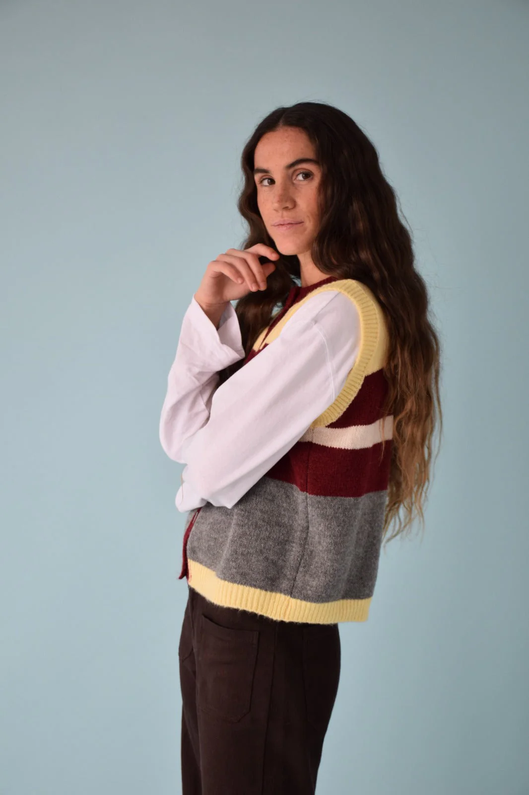 Gilet Emilia Amarillo y Burgundy - Image 7