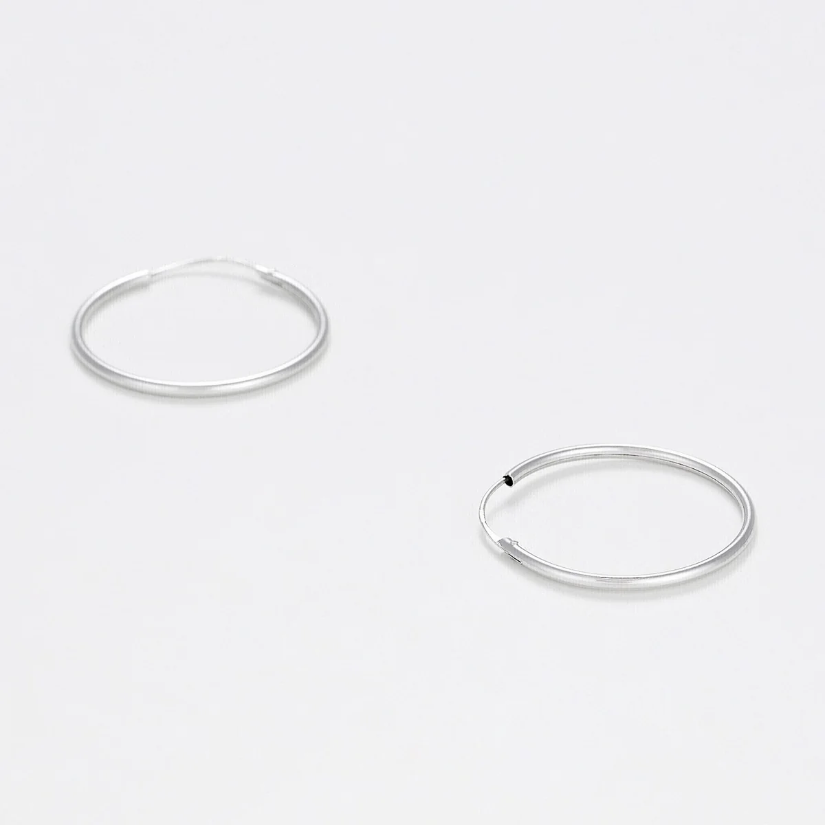 Boucles d'oreilles "Sublime créoles " 20 mm Or Blanc 375/1000 - Image 3