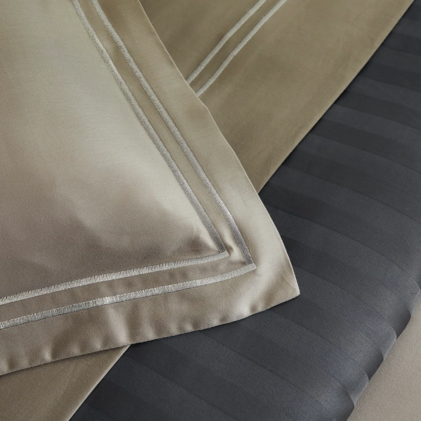 Taie De Traversin Satin De Coton - Antibes - Taupe / Taupe - Image 2
