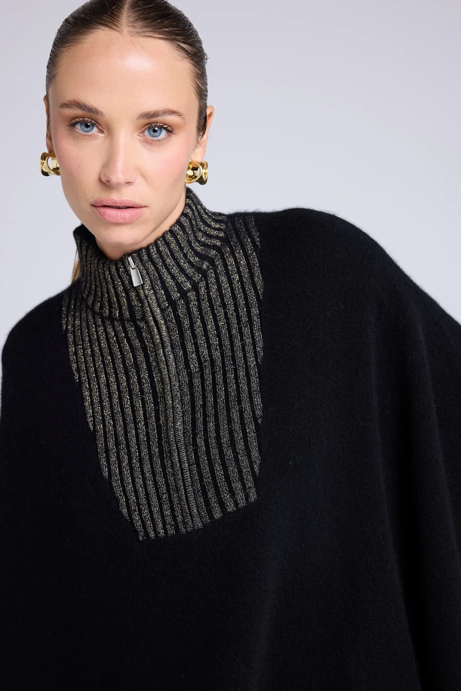 Poncho A Col Montant Zipe Joy - Noir Doré - Image 8