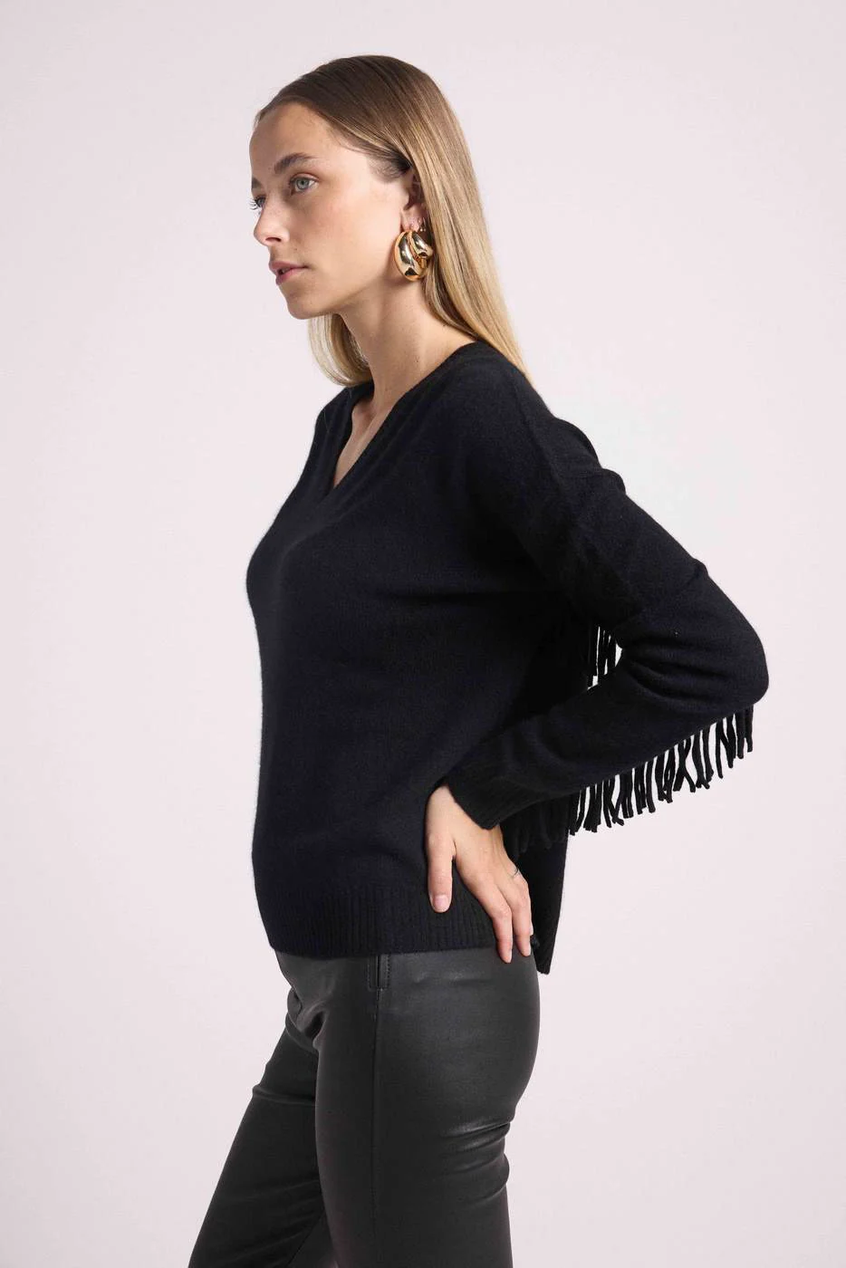 Pull Col V Manches Franges Julia - Noir - Image 4