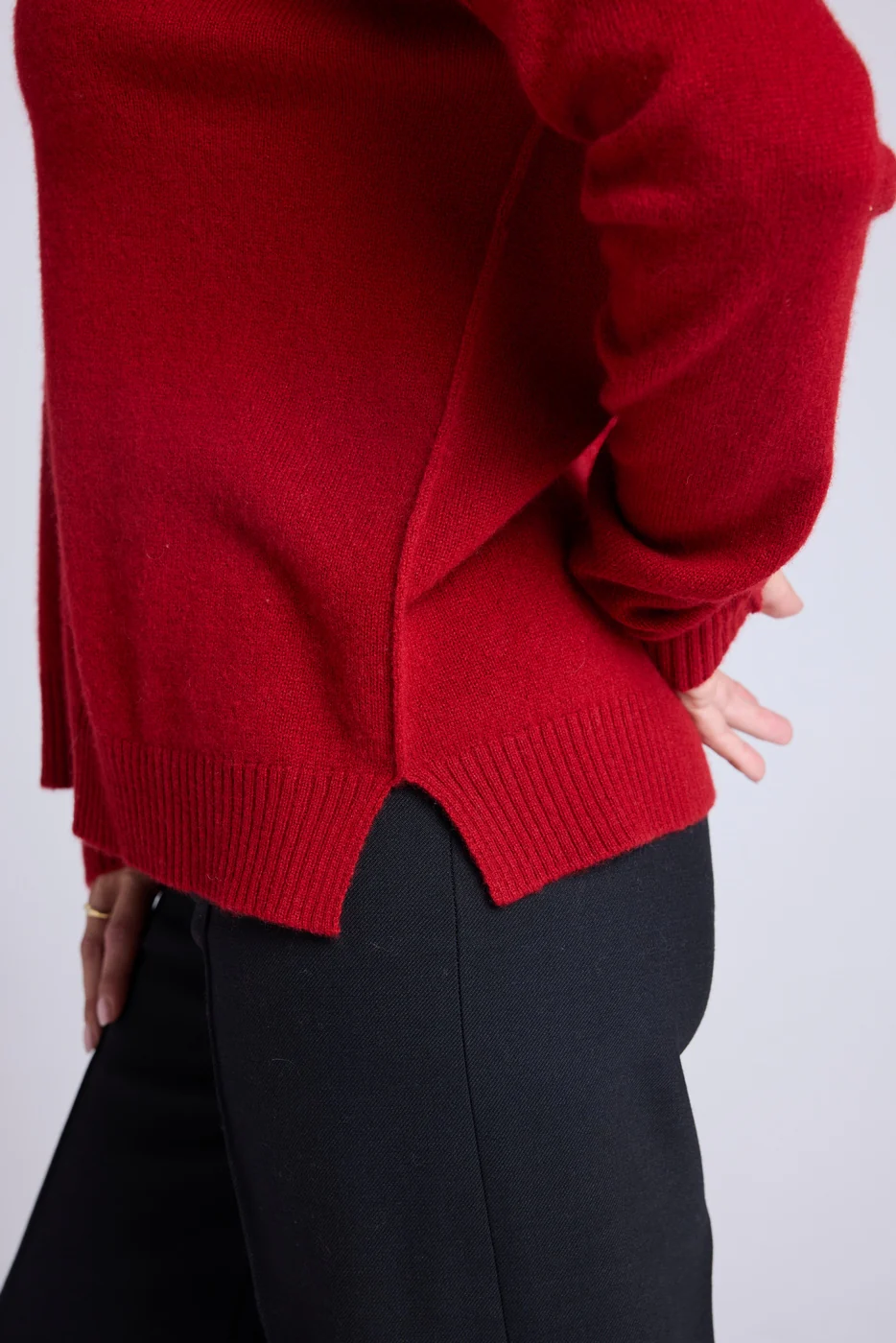 Pull Col V Oversize Coutures Manon - Rouge Bordeau - Image 5