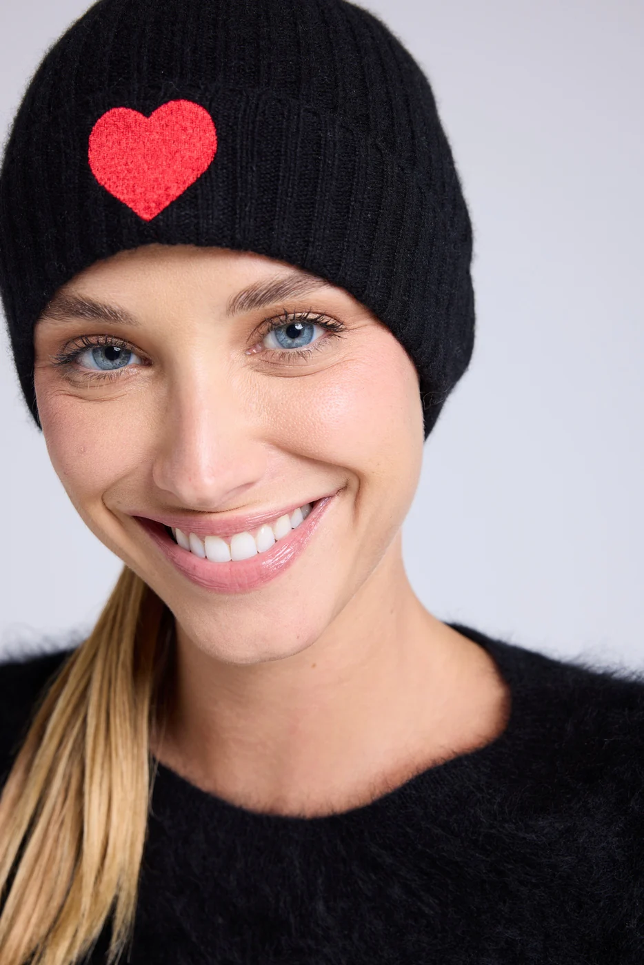 Bonnet Unisexe Cœur - Noir Rouge - Image 4