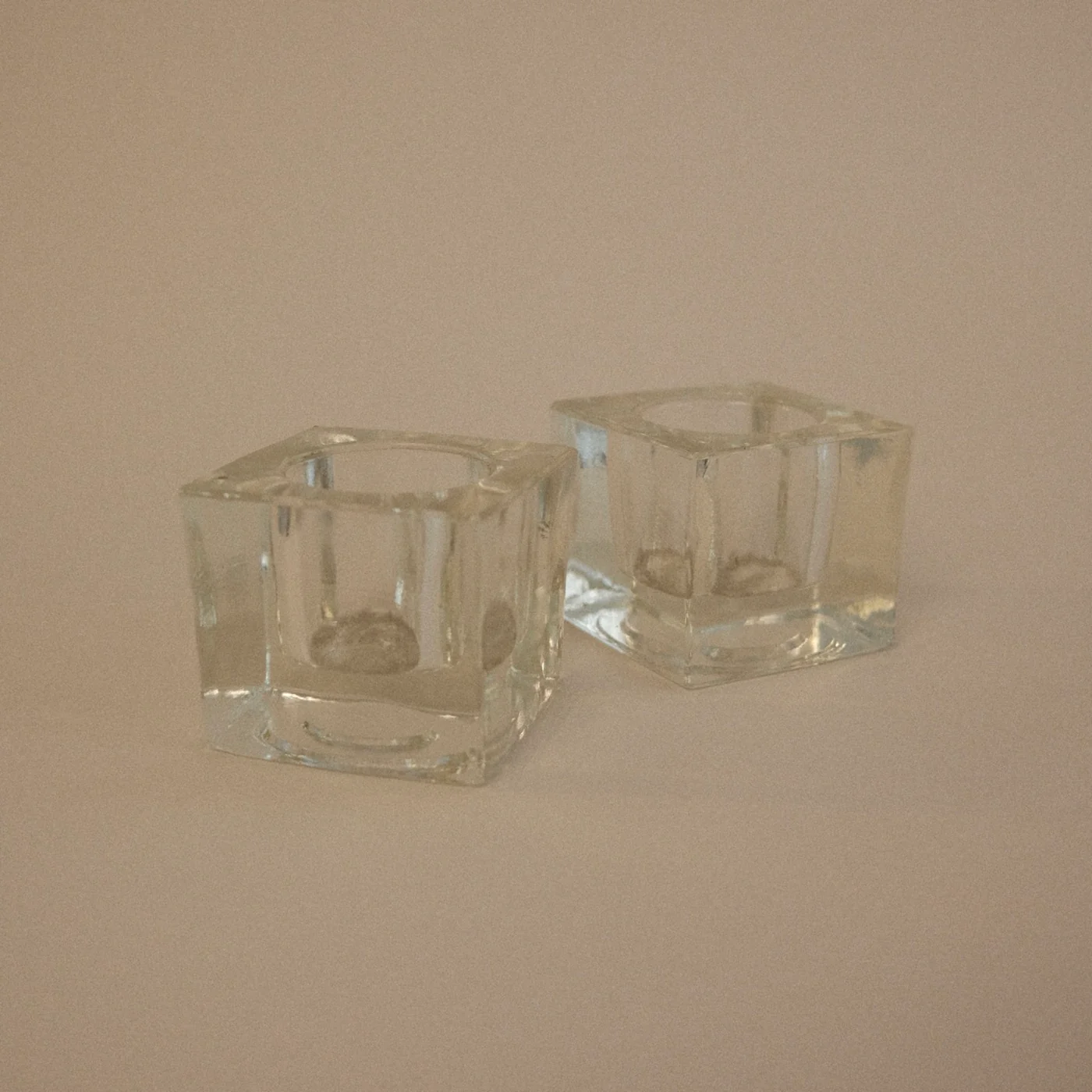 Paire De Bougeoirs Carrés En Verre