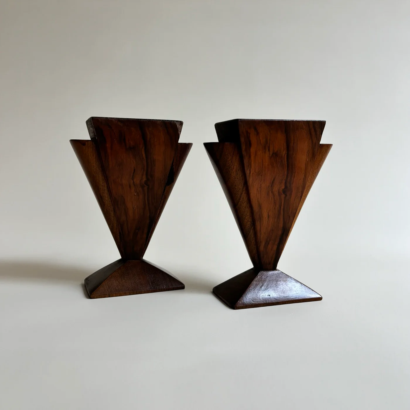 Paire De Vases En Bois Art Deco