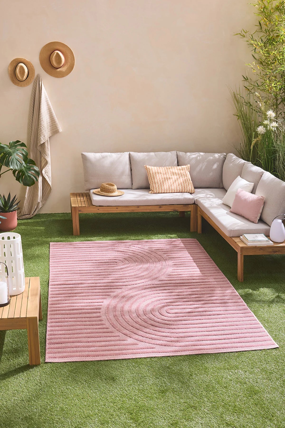 Tapis Santorini 986 - Motif Graphique - Rose - Intérieur / Extérieur
