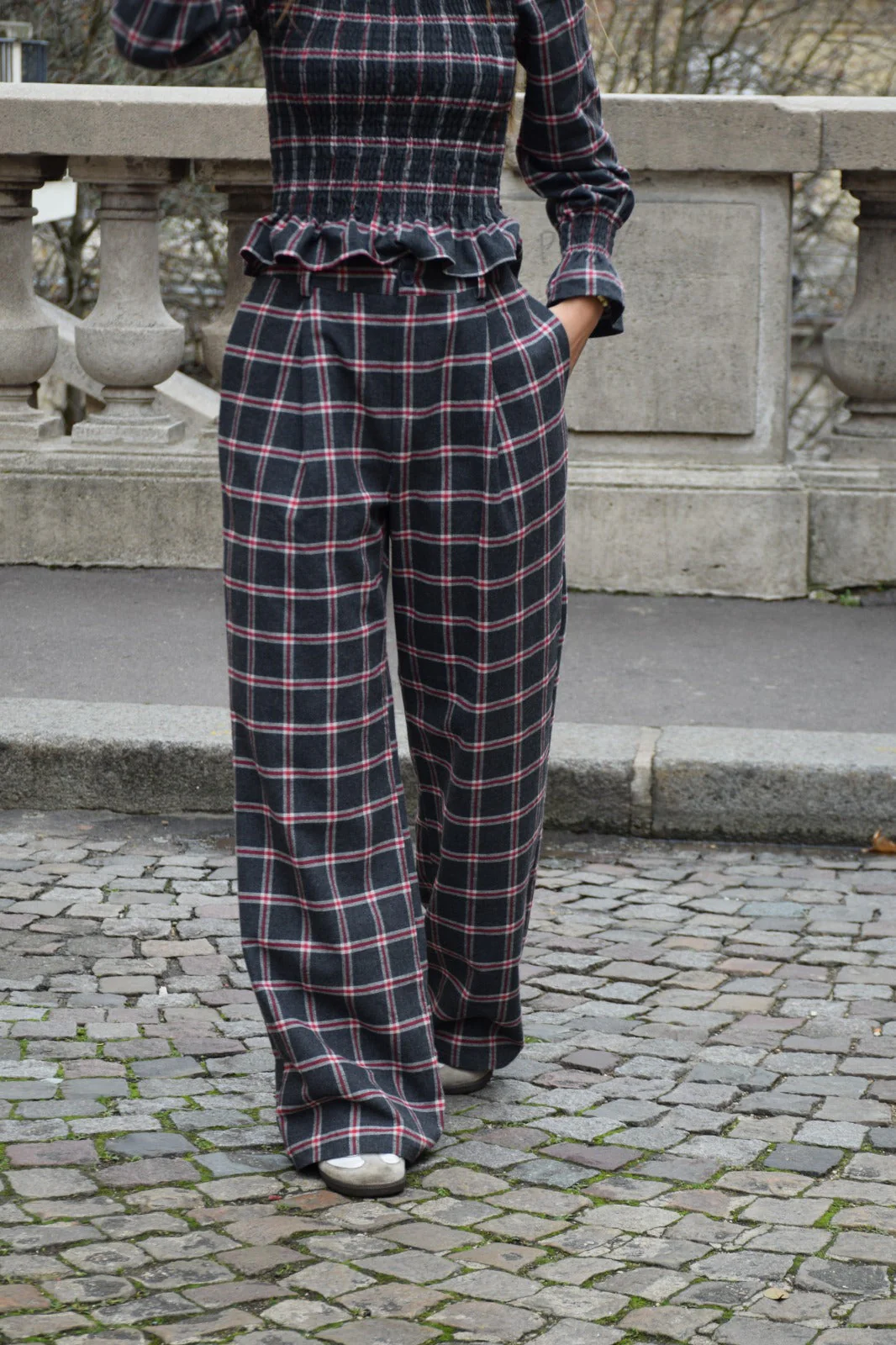 Pantalon Alia Cuadros Gris Y Rojo