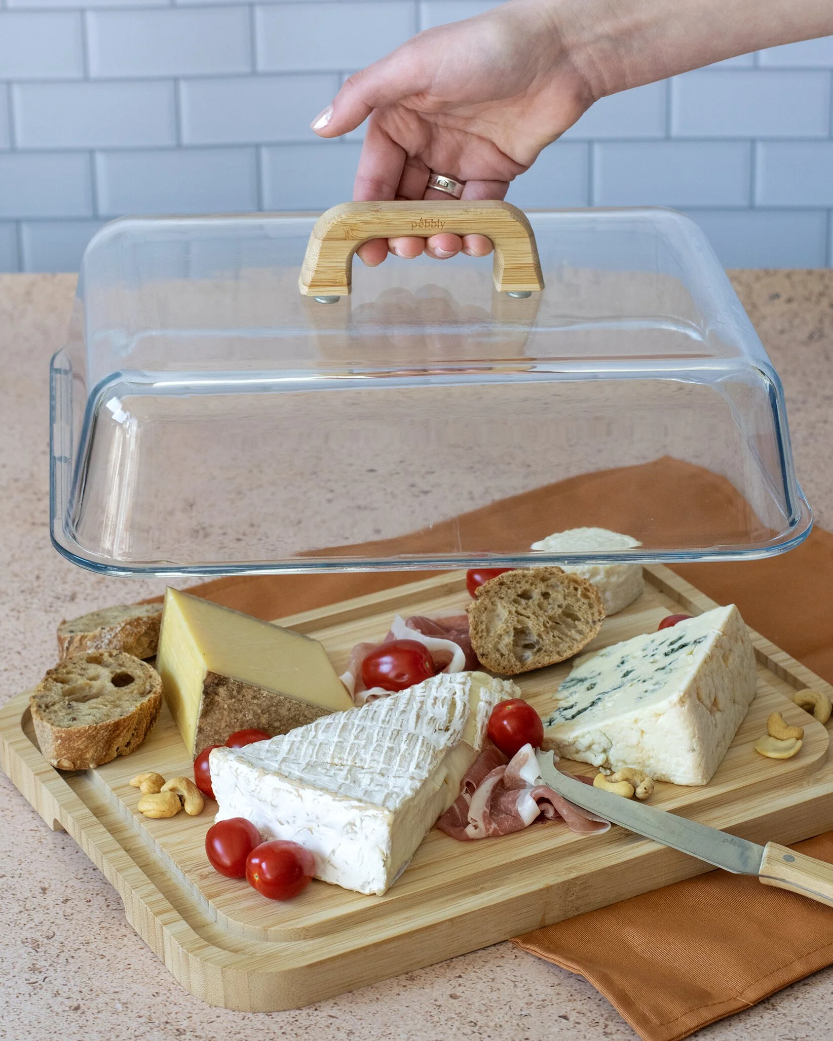 Boîte À Fromage Avec Cloche En Verre, Plateau Et Anse En Bambou Pebbly - Beige - Image 4