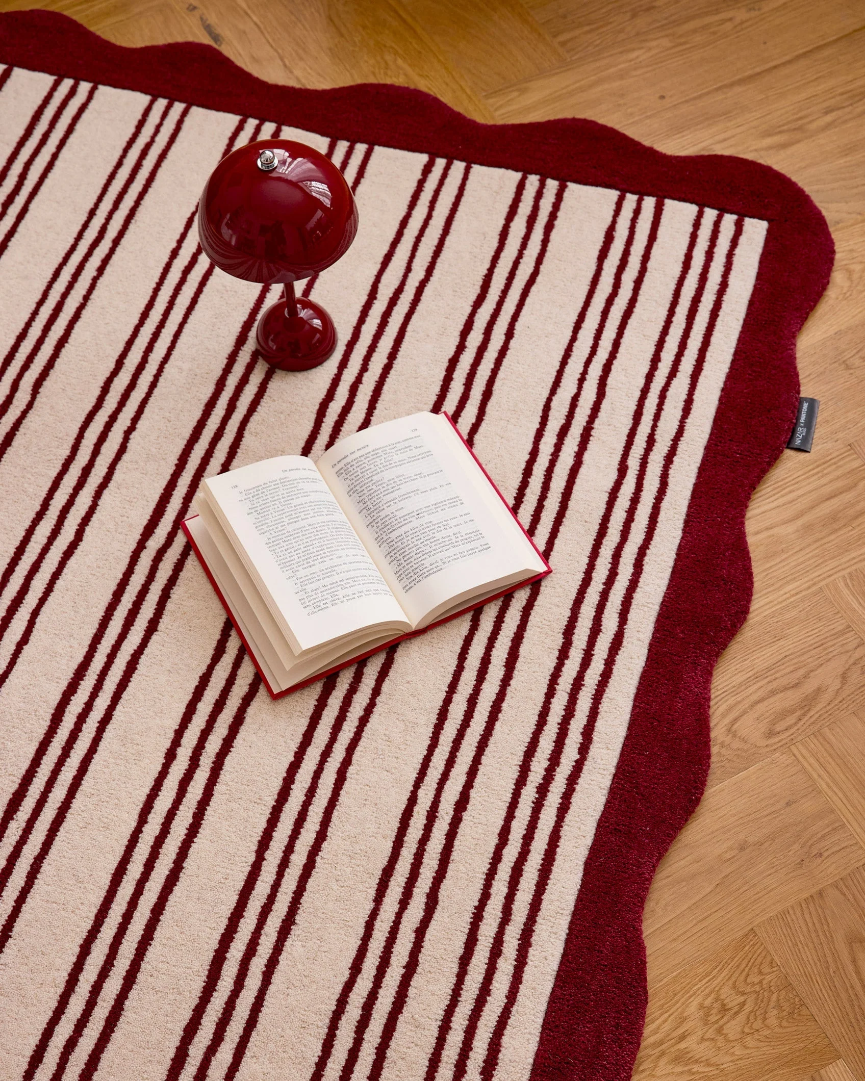 Pantone x Nazar - Tapis Rouge D'Orage En Laine À Rayure - Image 4
