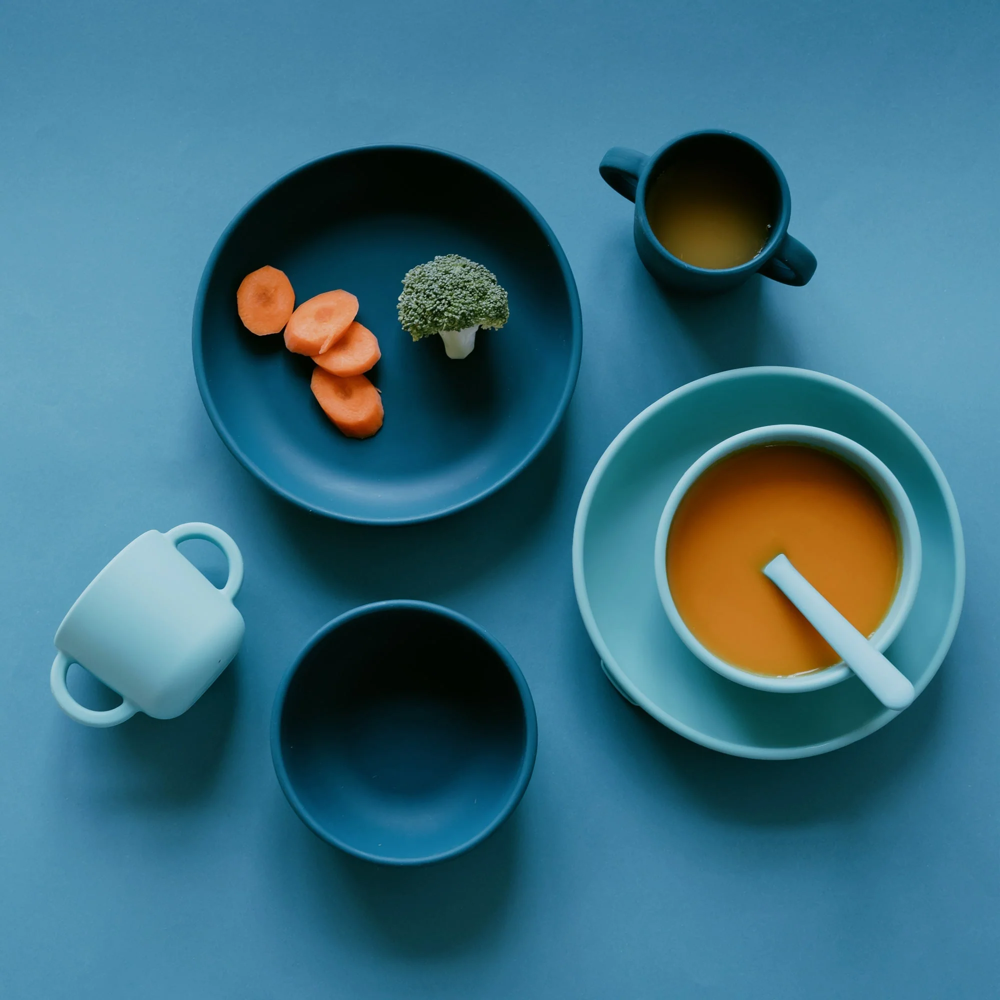 Set 2 Tasses D'Apprentissage En Silicone - Blue Abyss/Lagoon - Image 6