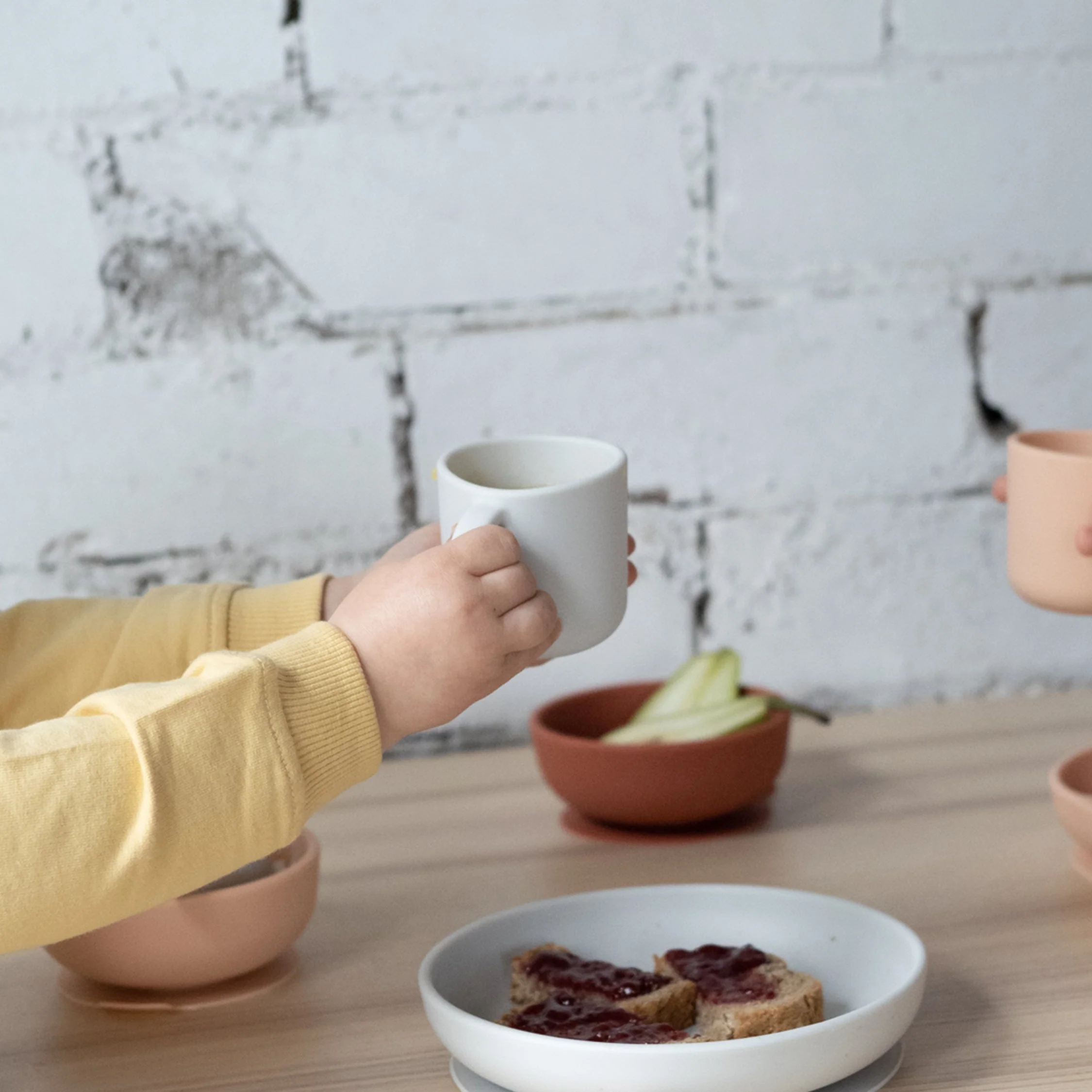 Set 2 Tasses D'Apprentissage En Silicone - Cloud/Storm - Image 4