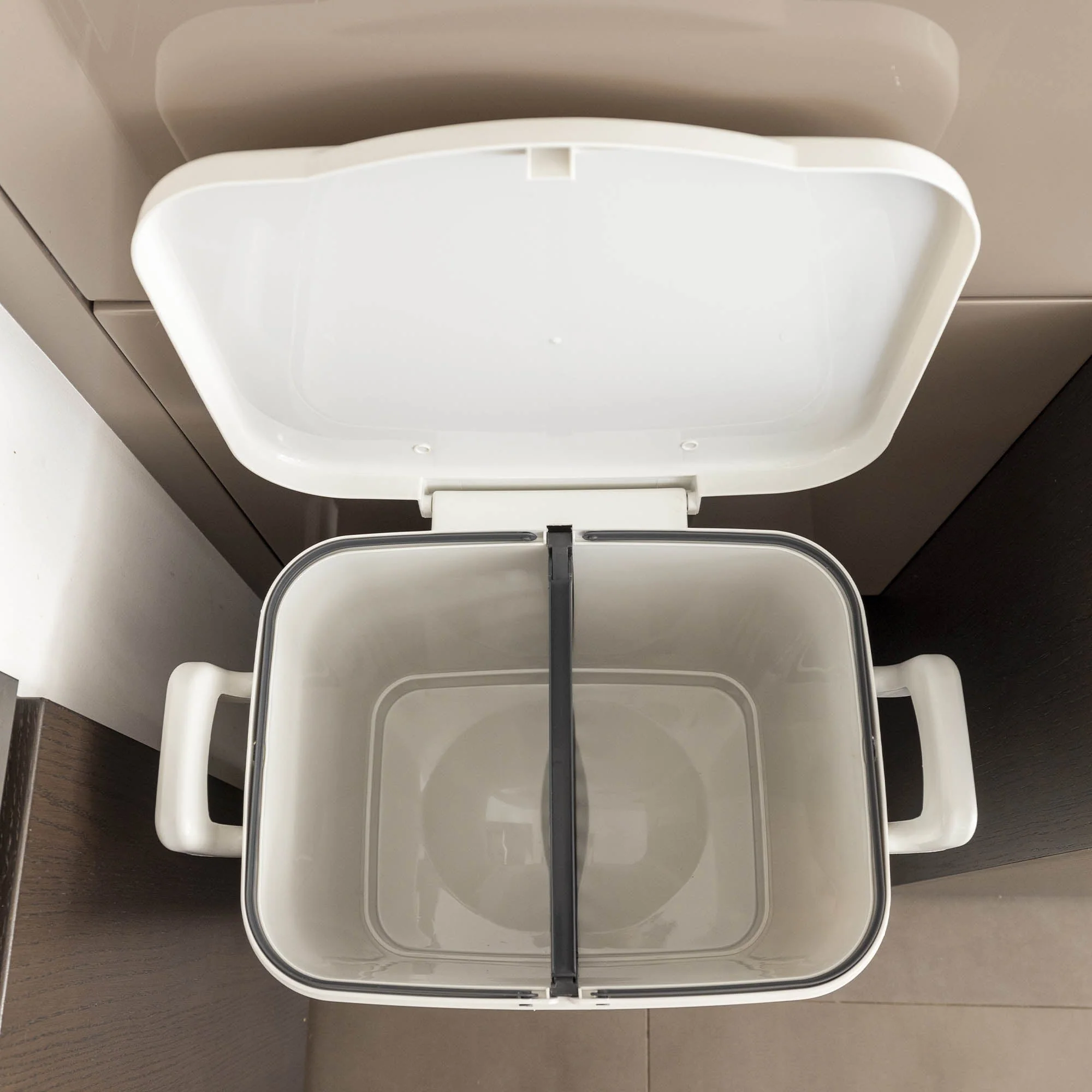 Poubelle 2 Compartiments Valoris 45L - Blanc - Image 9